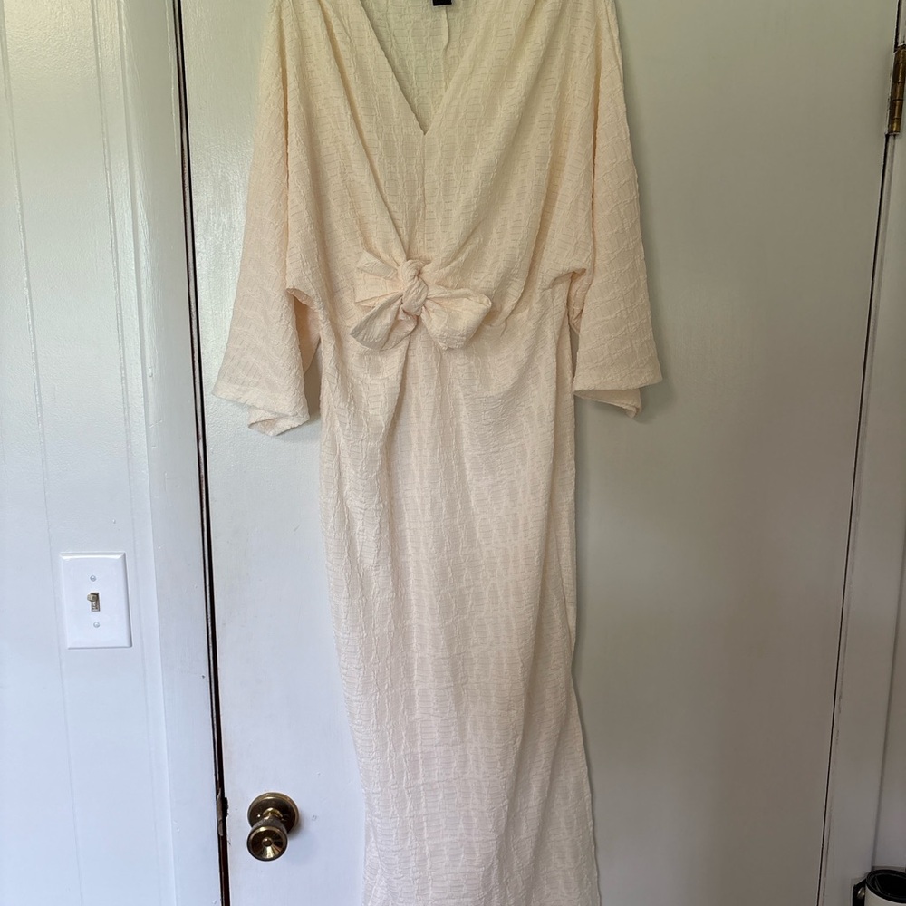 Elegant Cream Maxi Dress with Bow